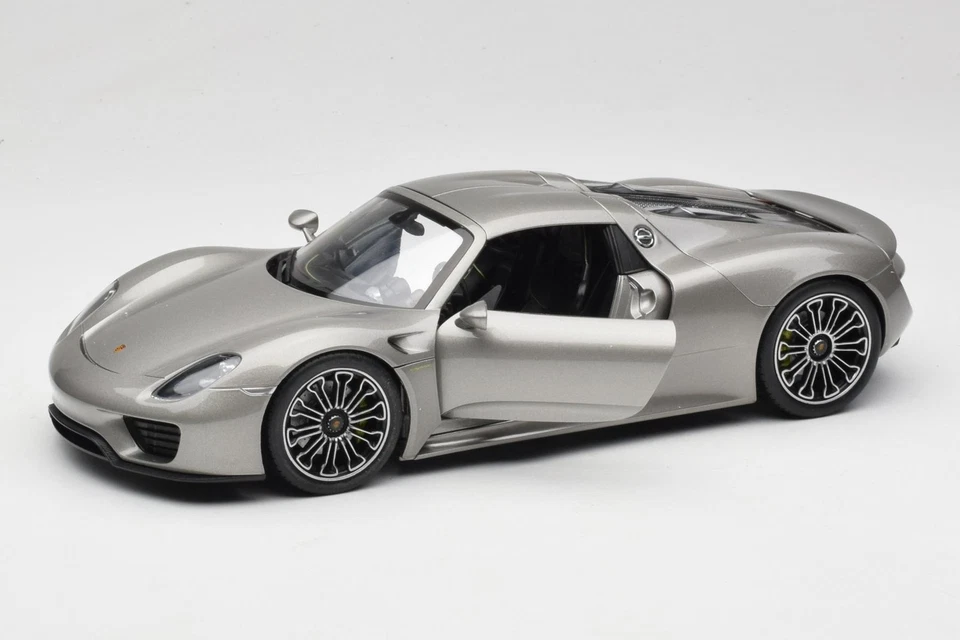 18051W Porsche 918 Spyder Grey Welly 1:18 - Image 2 of 4