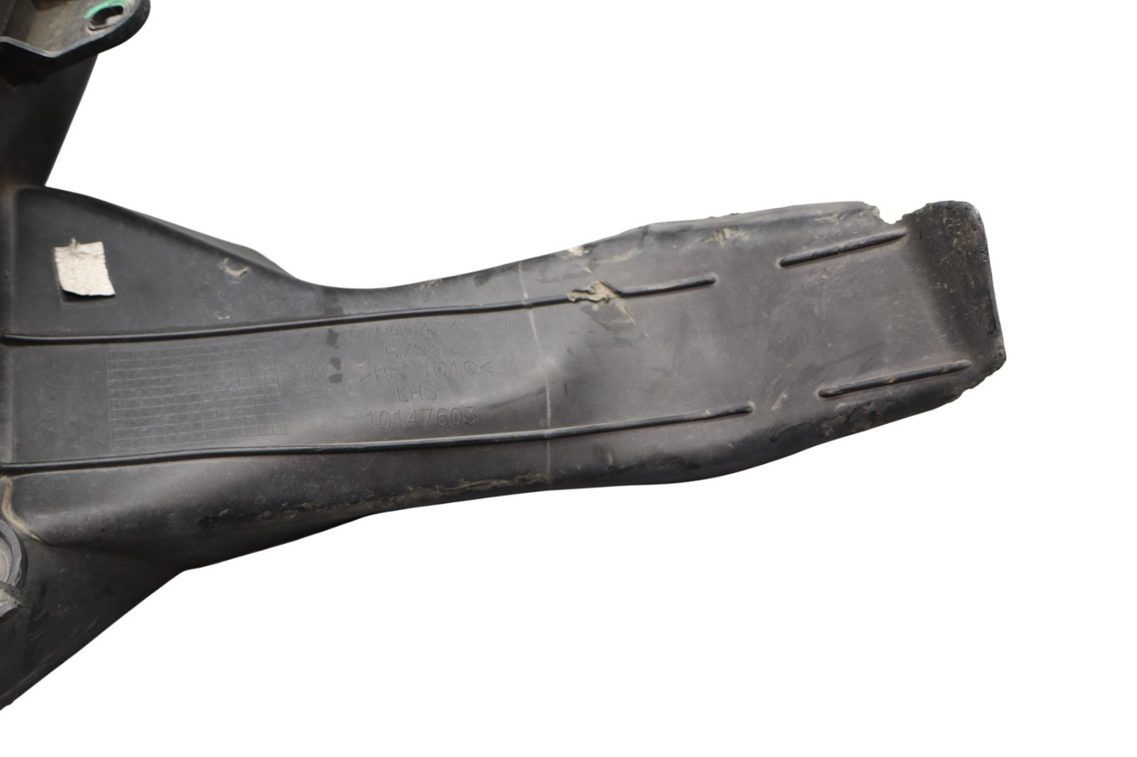 14-18 Maserati Ghibli M157 Front Left Side Intercooler Duct Shroud 670004140 Oem