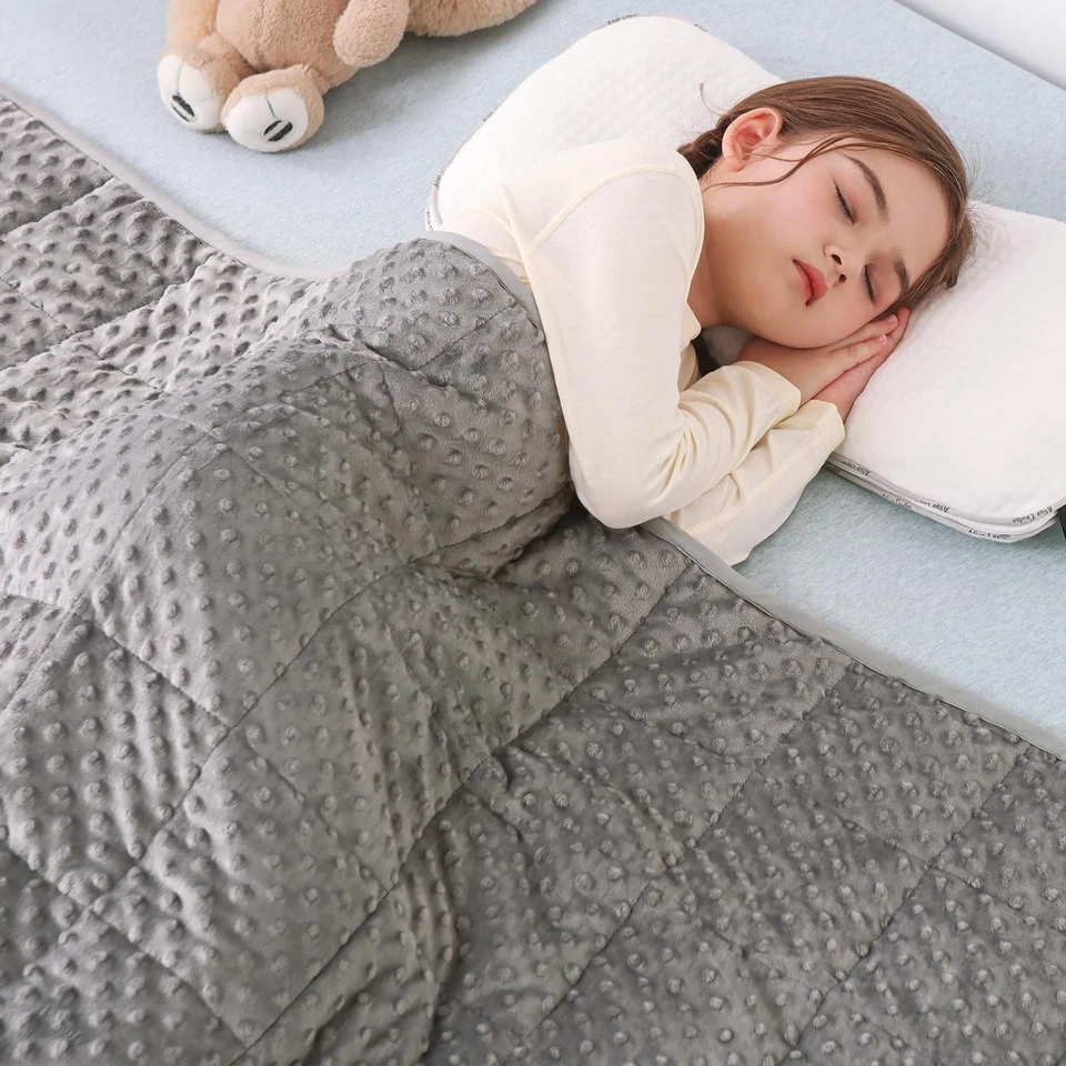 7 lbs Weighted Blanket, Reversible Minky and Breathable 41x60" for All Seasons - Image 3 of 4