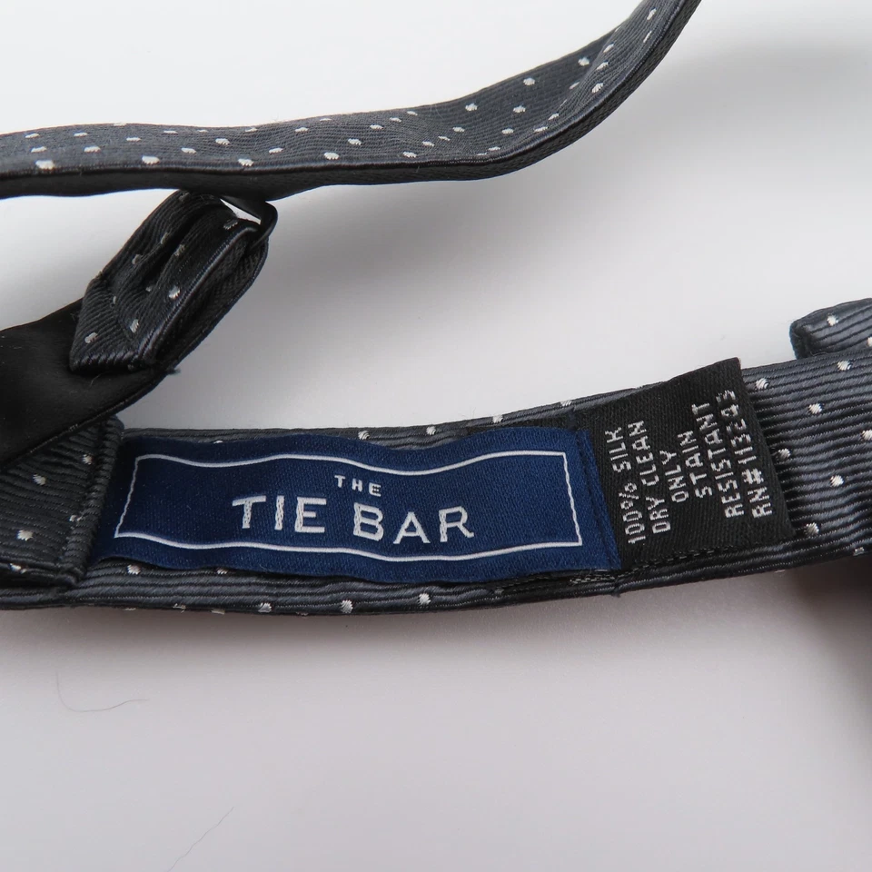 Pajarita The Tie Bar gris blanco a lunares 2,75" de ancho pre atada seda Foto 3 de 4