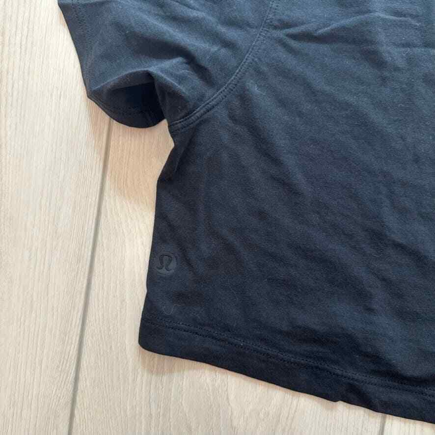 Lululemon All Yours cropped boyfriend tshirt black Gem