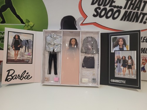 Barbie Signature @BarbieStyle Doll #3 - Collectors Edition With 5 Trendy Outfits & Fully Articulated Curvy Body