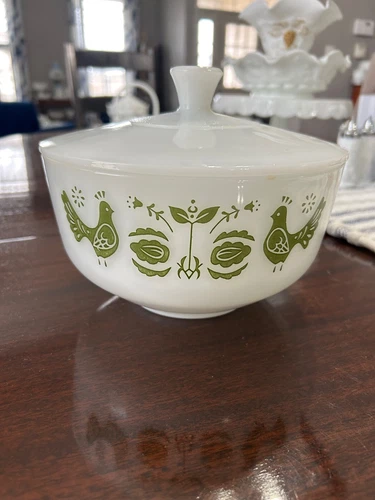 Vintage Federal Glass Green Friendship Pattern 2 1/2 Quart Bowl With Lid