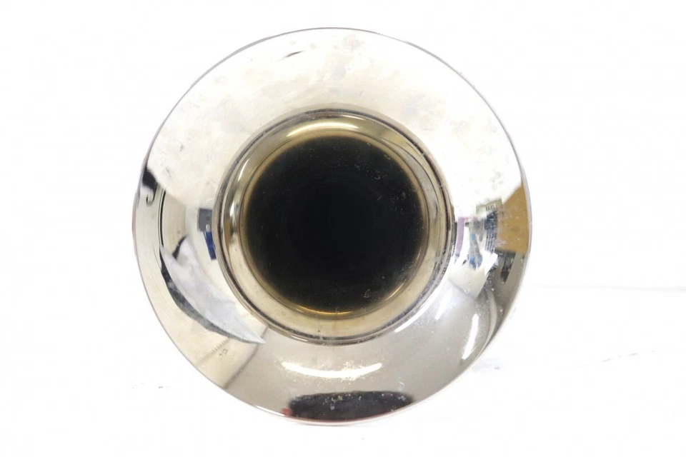 YAMAHA YTR-135 Trumpet Wind instrument Silver Color with Hard Case Used - Image 4 of 4