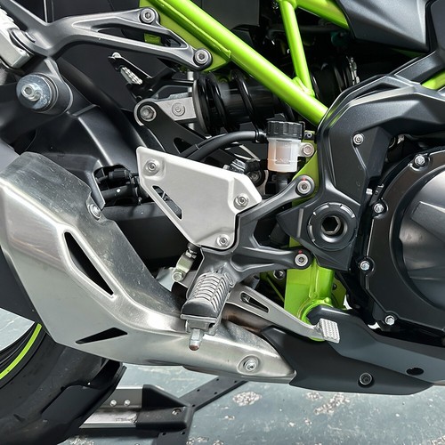 Rider Front Foot Pegs Adapters For KAWASAKI Z650RS Z900SE Ninja 650 Versys-X 300 - Picture 8 of 37