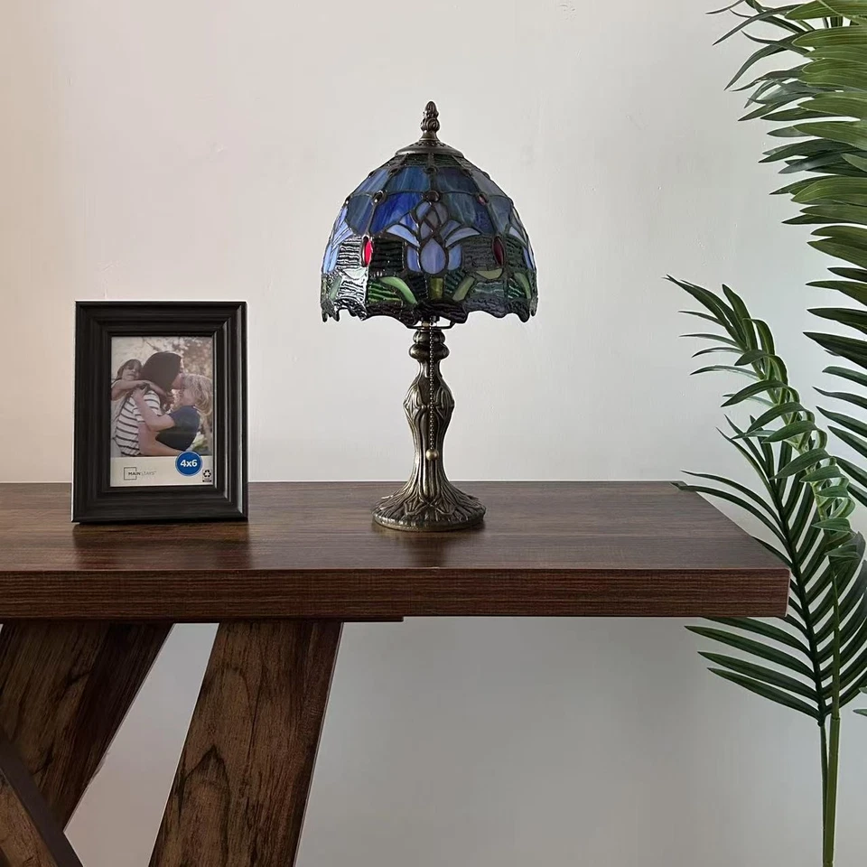 Mini lámpara de mesa estilo Tiffany azul vitral tulipanes bombilla LED 8"W*8"D*15"H Foto 3 de 4