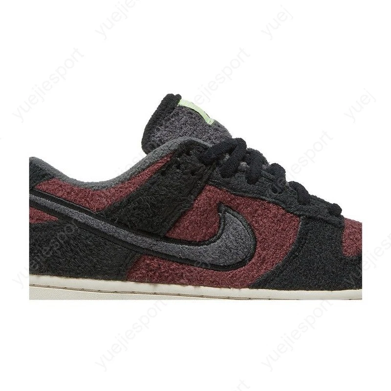 Nike Wmns Dunk Low Se Fleece Burgundy Crush DQ7579-600 - Image 2 of 4