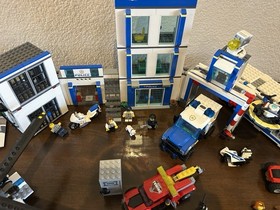 LEGO CITY Police Sets 60246, 60137, 60138, 60139, Preowned, all manuals, 12 mini