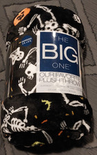 New The Big One Supersoft Plush Throw 5' x 6' Skeletons Halloween -Shelf