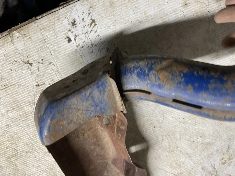 Escudo térmico escape Ford años 60 A Foto 3 de 4