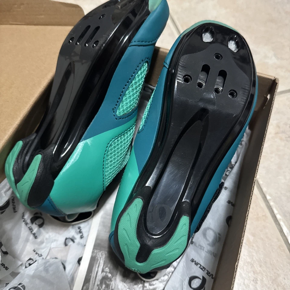 Tênis de ciclismo Pearl Izumi verde Tri Fly V tamanho 42/9.5 - Imagem 2 de 4