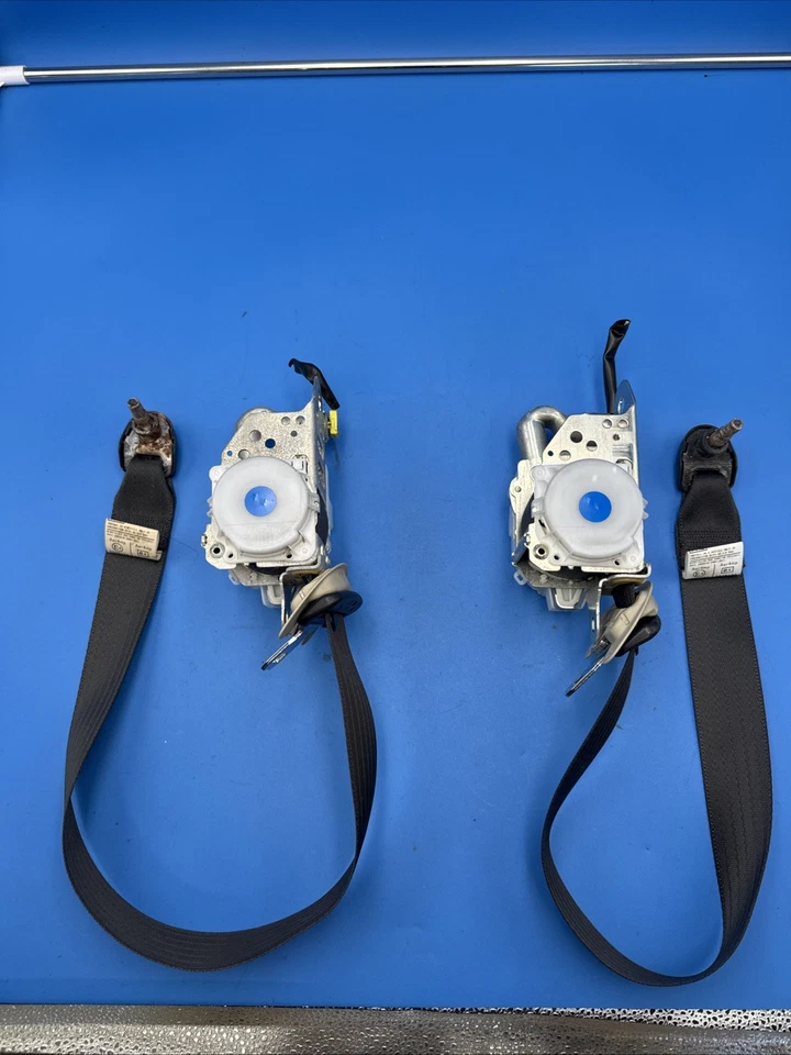 Cinturones de seguridad delanteros para conductores y pasajeros Infiniti G37 2009-2013 sedán (OEM) negros Foto 4 de 4