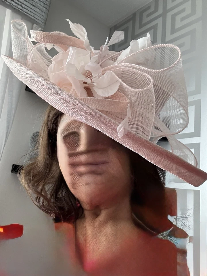 Beautiful Light Pink Hat Ideal for Wedding Or At The Races. £50 - Image 4 of 4