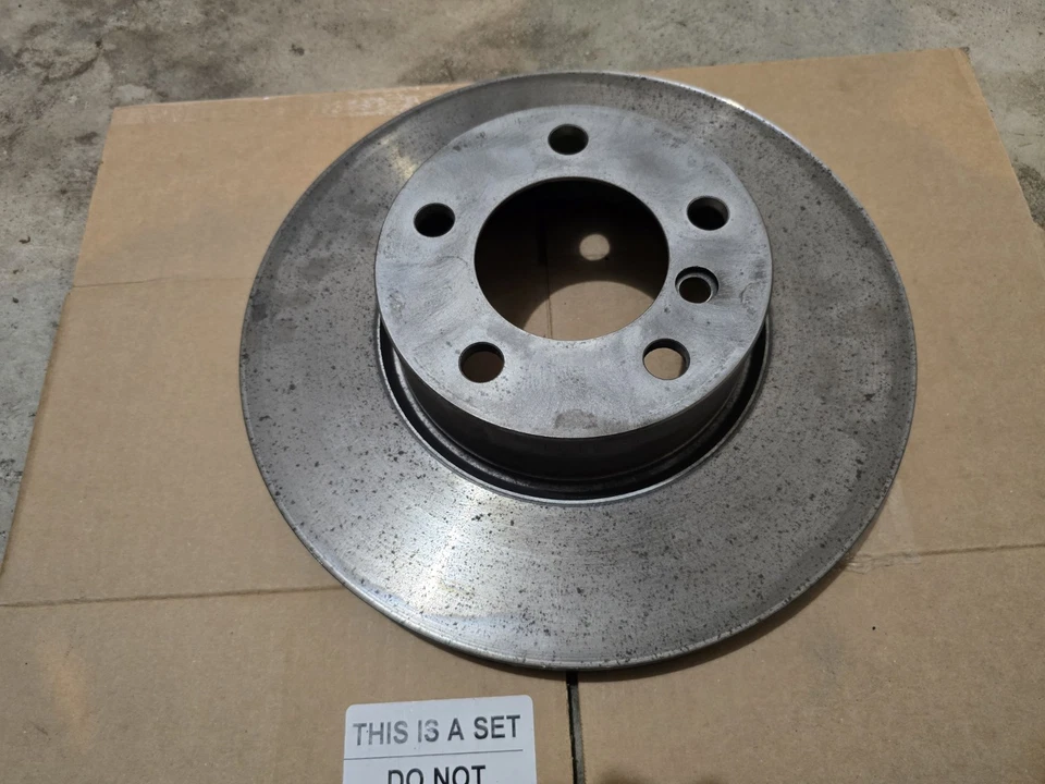 JUEGO COMPLETO DE ROTORES DE FRENO DELANTEROS Y TRASEROS BMW E91 328i usados OEM Foto 4 de 4