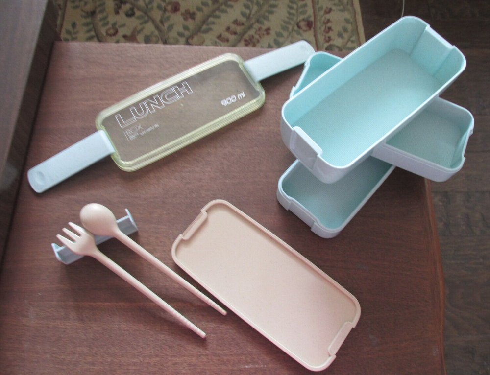 BENTO BOX LUNCH BOX WONDERFUL LIFE 3 COMPARTMENTS + FORK & SPOON REUSEABLE EUC!