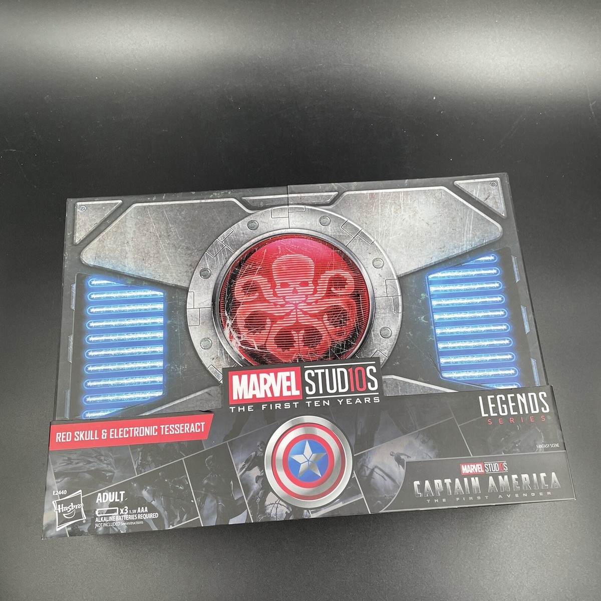 2018 SDCC MARVEL LEGENDS RED SKULL & ELECTRONIC TESSERACT HASBRO