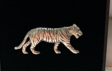 TIGER PIN BADGE REAL PEWTER MADE IN THE UK - GREAT GIFT IDEA - NEW