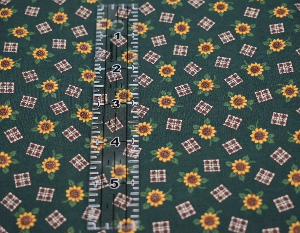 VIP cranston 100% cotton green fabric 42" X 45" SUNFLOWERS yellow brown plaid - Image 3 of 4