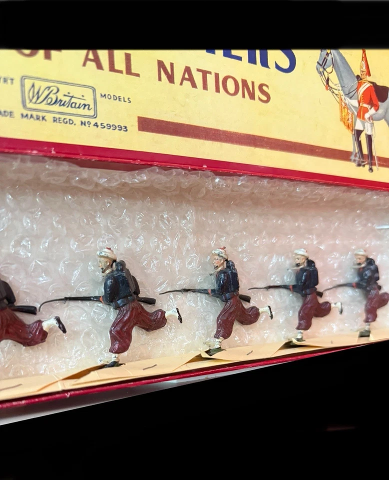 Britains 142, French Zouaves charging, vintage lead hollow cast, DJ - Image 2 of 4