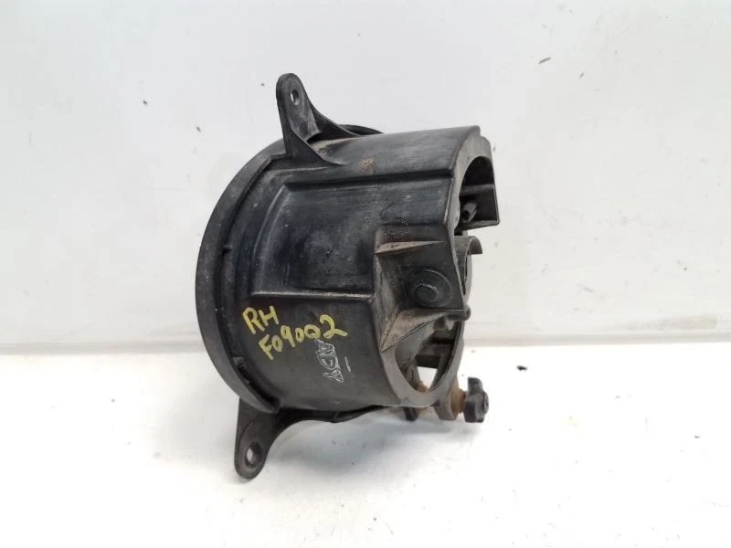 Luz antiniebla derecha pasajero Kia Sorento 2003-06 - montada en parachoques  Foto 2 de 3