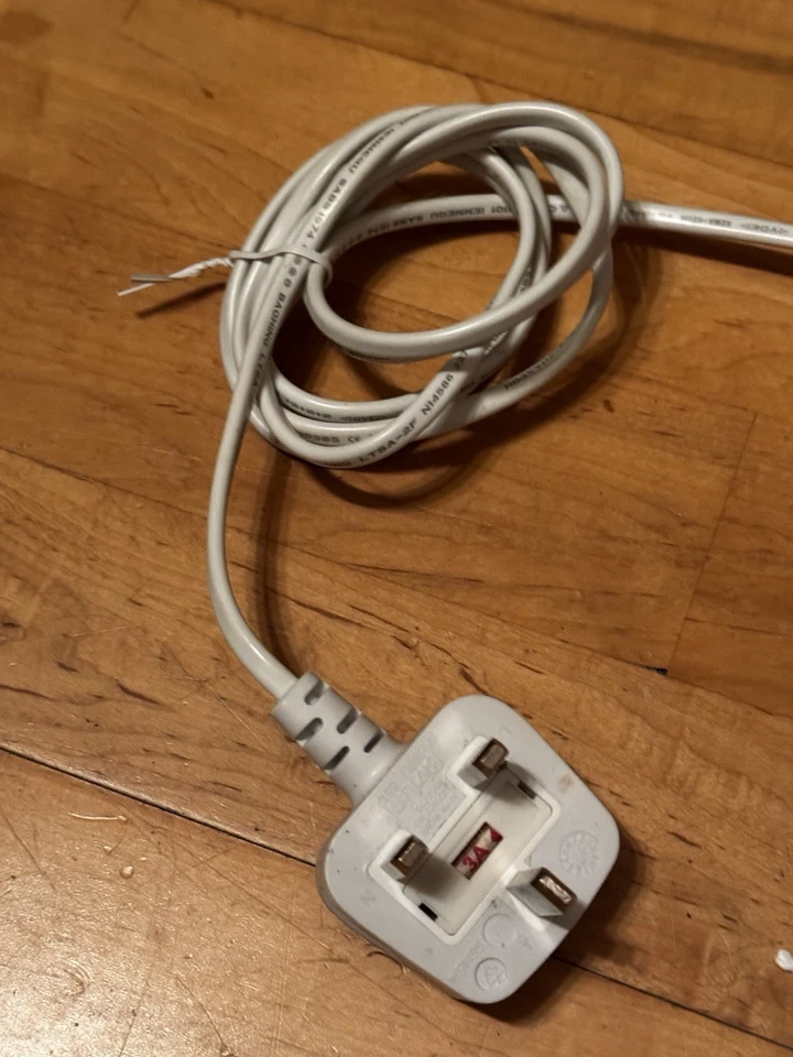 Wharfedale L19T11W-C TV 19" Inch LCD Television HDMI Scart Gaming Caravan CCTV - Image 4 of 4