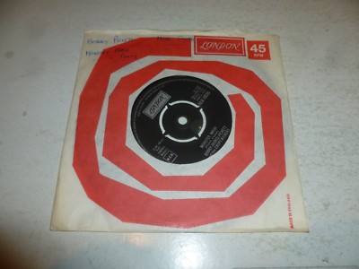 BOBBY 'BORIS' PICKETT & THE CRYPT-KICKERS - Monster Mash - 1962 UK 7'' Single