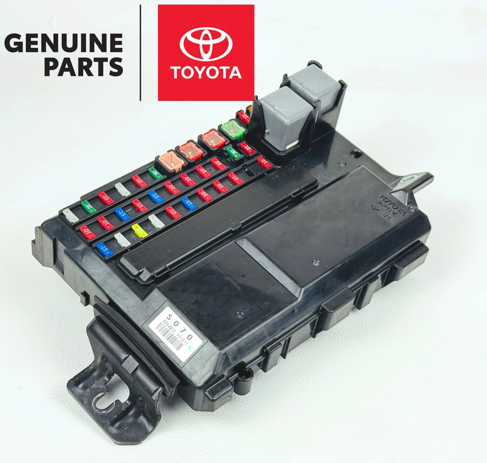 Bloque de conexiones de sala de motores relé de fusibles Lexus LS460 LS600h 82720-50081 usado OEM Foto 4 de 4