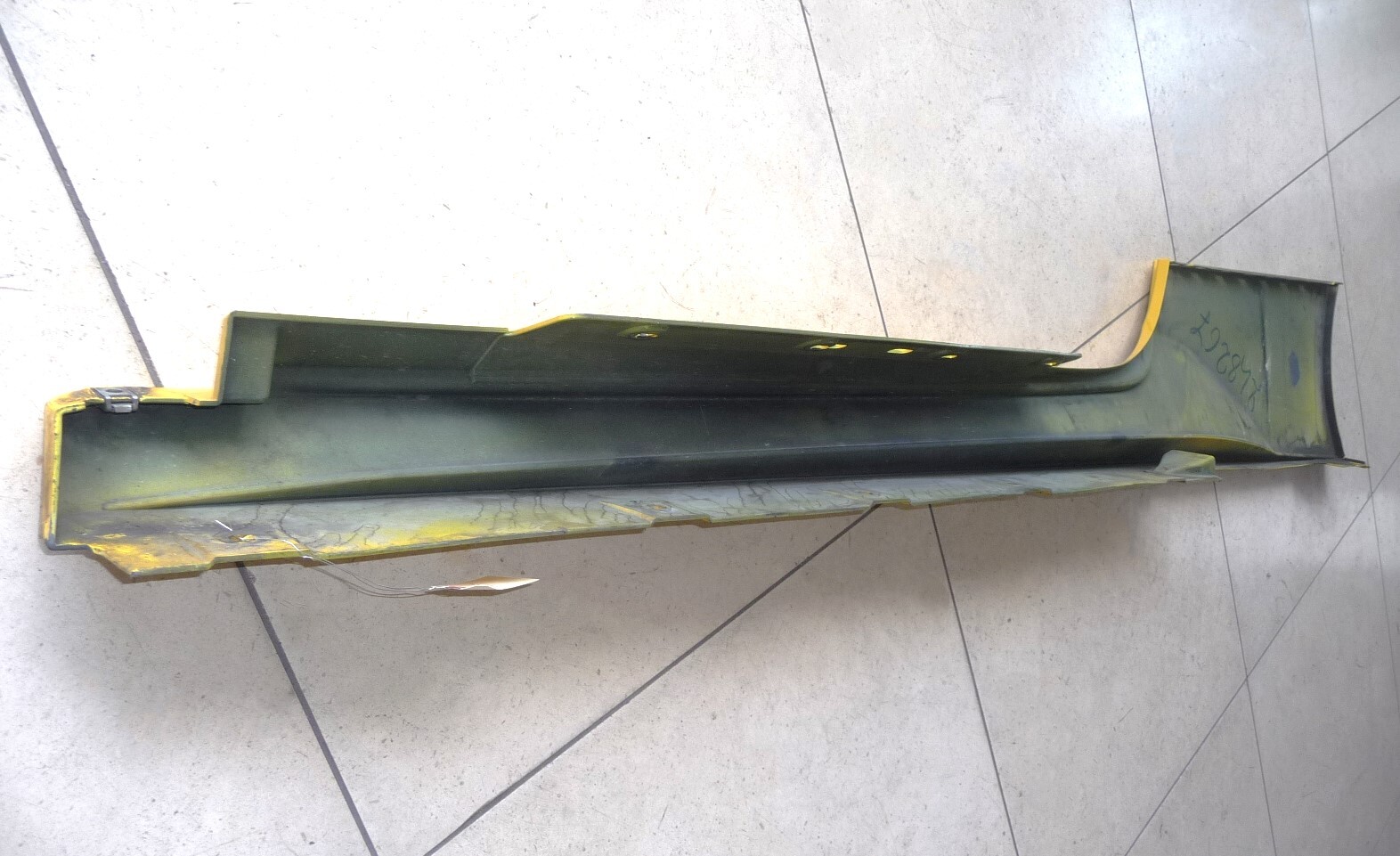 10-14 Ferrari 458 Italia Spider Right Underdoor Rocker Molding Trim 83243210 OE