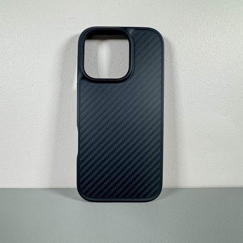 TORRAS Hülle für iPhone 16 Pro - Aramidfaser Schwarz | Magnet | Seitentasten - Bild 2 von 17