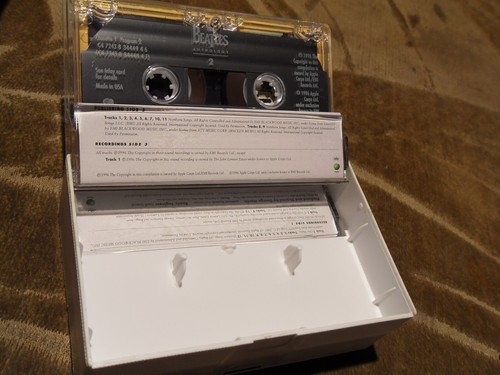 SELTEN 1970er Sony CFM-8000W AM/FM Radio Kassettenrekorder mit Beatles Tape - Bild 23 von 23