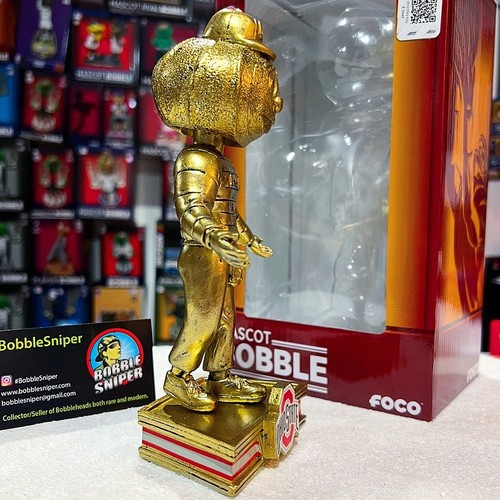 BRUTUS Buckeye Ohio State Buckeyes All-Gold Exclusive NCAA "Mascot" Bobblehead - Picture 7 of 9