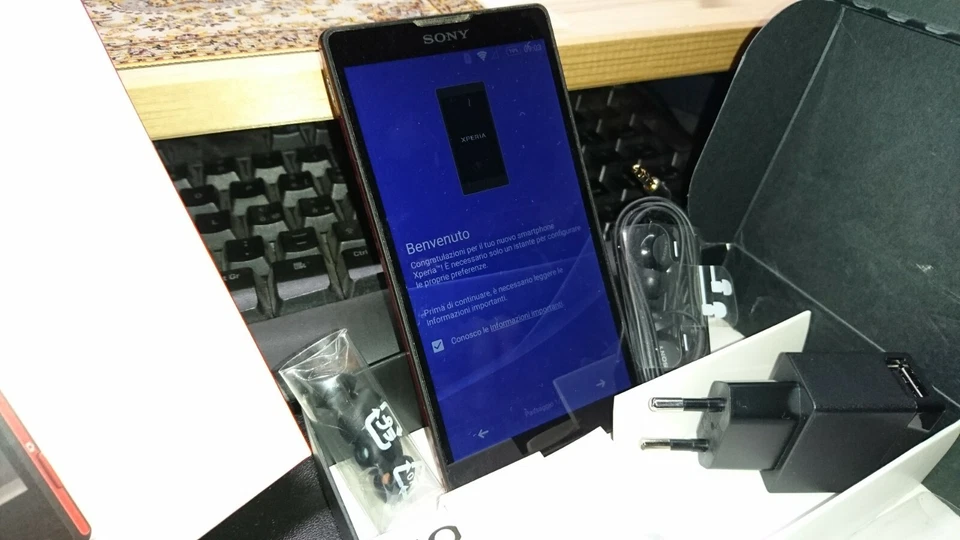 Sony Xperia ZL Rosso - Immagine 2 di 3