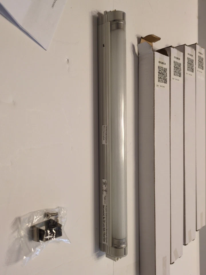 Lote de 4 luminárias fluorescentes Hera ES12 SlimLite XL branco frio ES12/BC/R  - Imagem 4 de 4