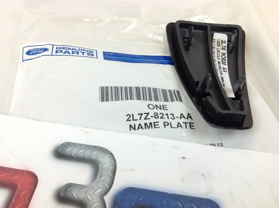 Lincoln Navigator 2003-2006 rejilla negra y cromada emblema Lincoln Star OEM nuevo Foto 2 de 2