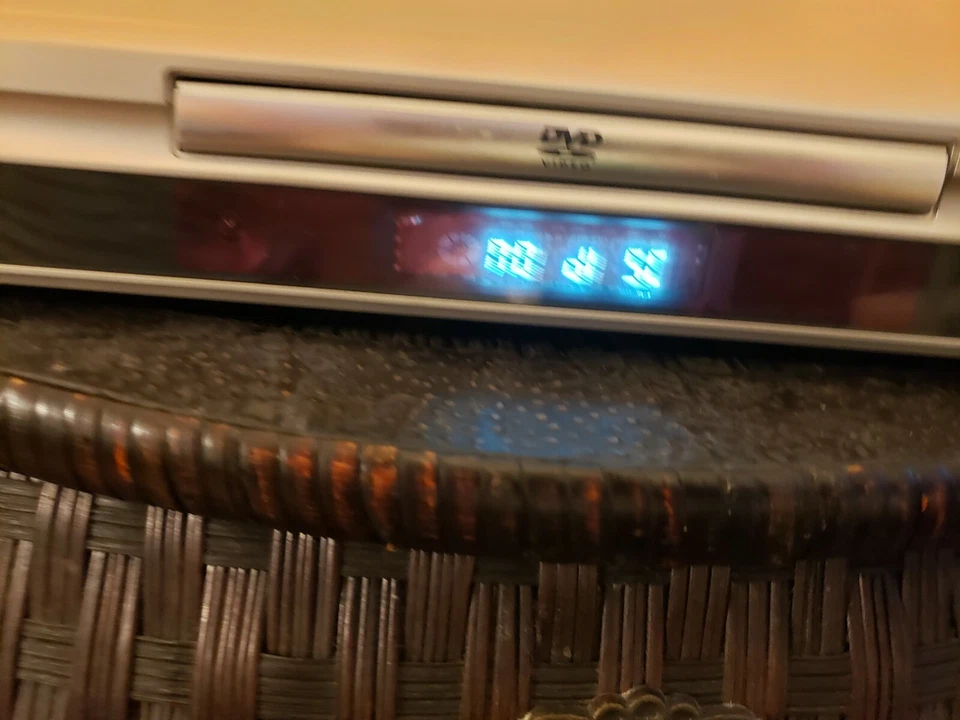 Reproductor de DVD y CD de audio de escaneo progresivo Koss con compatibilidad con Vcd y Mp3/wma Foto 2 de 4