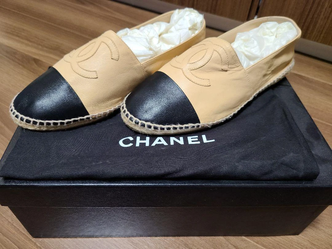 CHANEL Espadrilles Beige and Black leather COCO MARK Logo Slip-on EUR40 US8  MINT