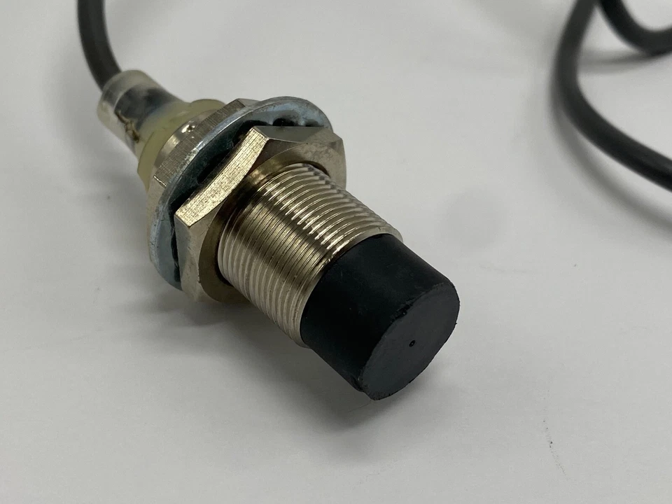 Omron NPN proximity switch sensor E2B-M18KN10-WZ-C1 with leads 18” long - Image 3 of 3