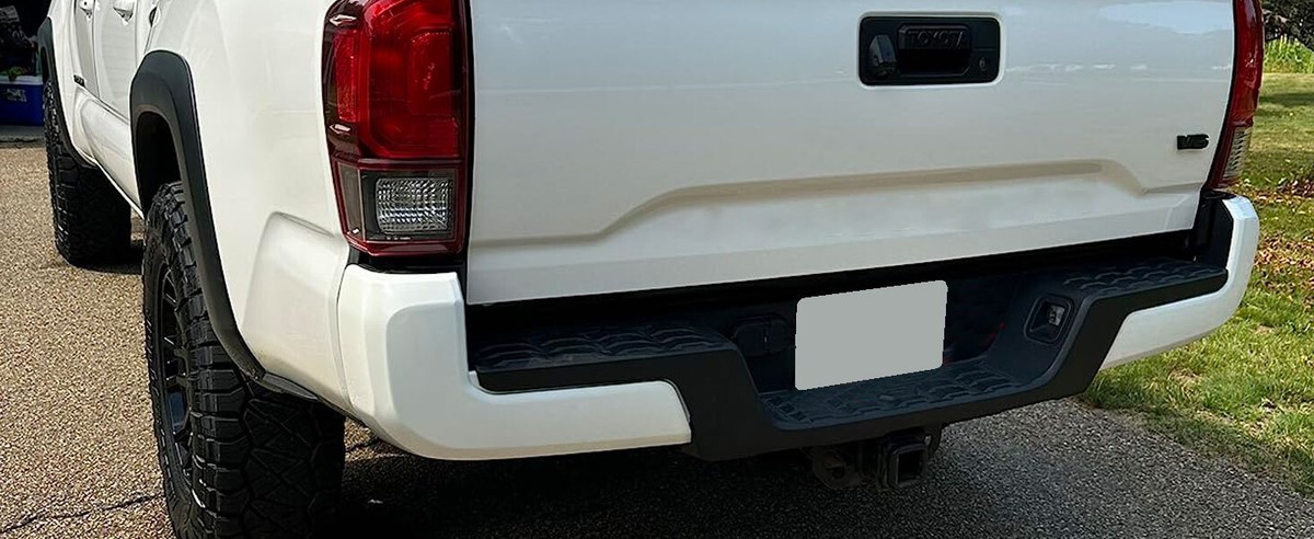 Pair Of White Rear Bumper End Caps For Toyota Tacoma 2016-2026 - No Sensor Hole