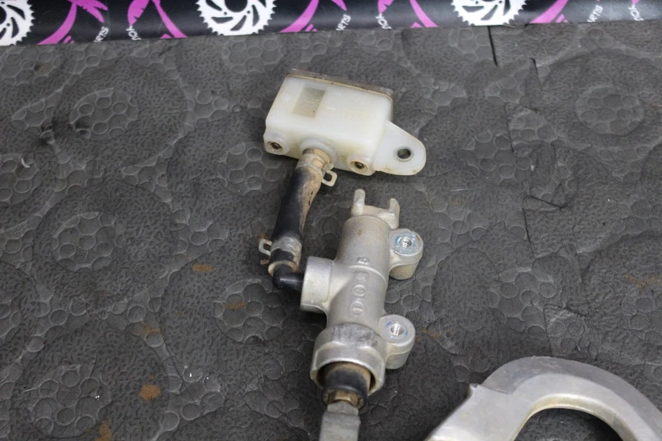 Kawasaki KX250 1992 OEM freno trasero cilindro maestro 43015-0001  Foto 2 de 4