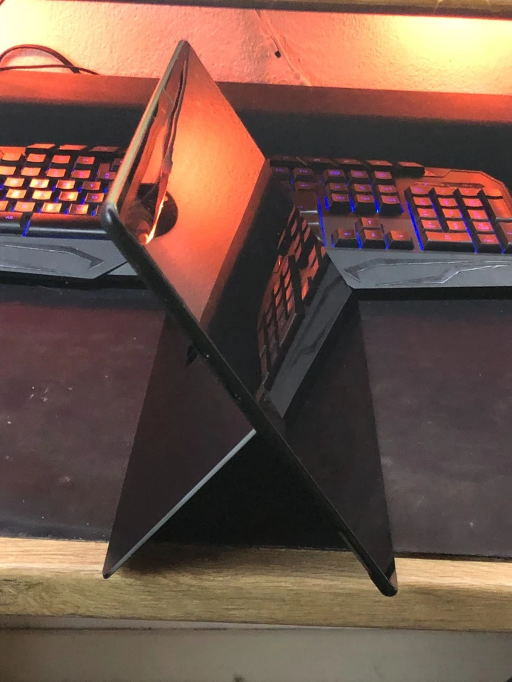 Microsoft Surface Pro X 13", Wifi + LTE, SQ1, 16 GB RAM, 256 GB SSD, Windows 10 - Immagine 2 di 4