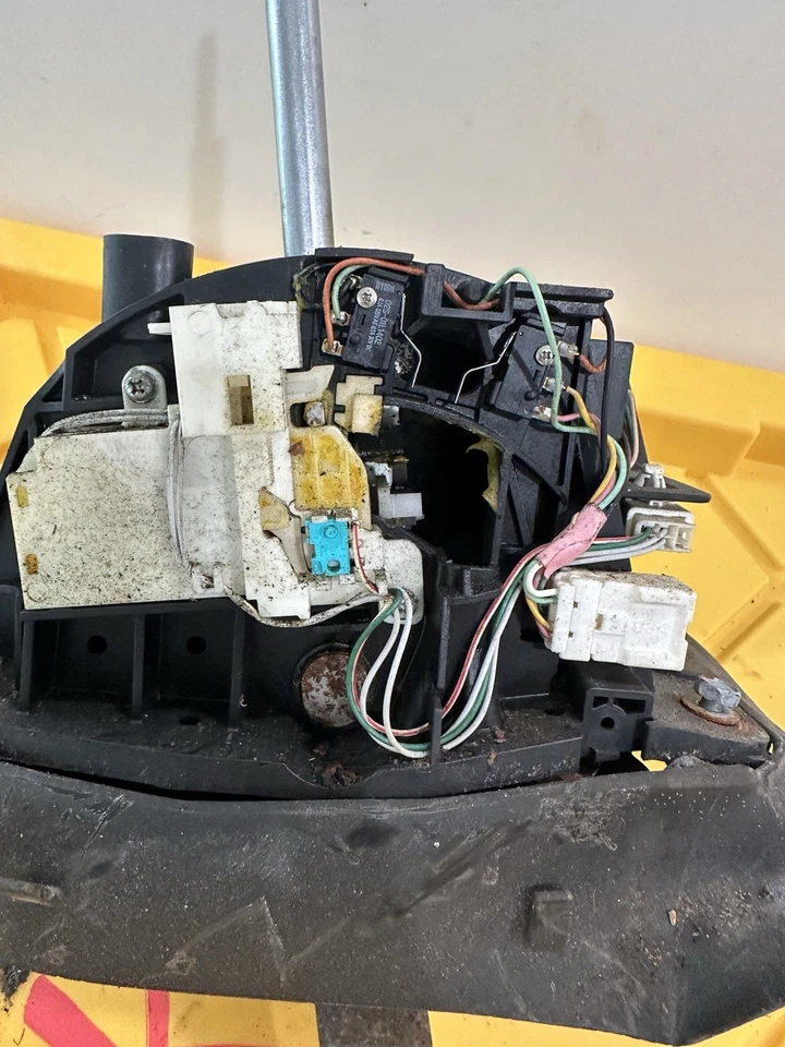 Infiniti M30 LHD 2012 selector de marchas palanca de cambios D2S-01L1402 OEM Foto 2 de 4