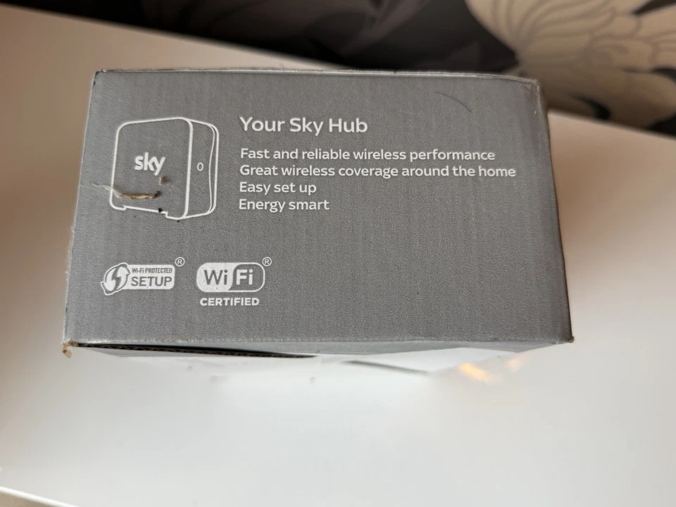 Sky Broadband Hub SR102-Z Wireless WiFi Router White - Image 3 of 4
