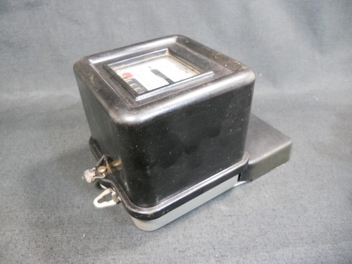 VINTAGE 1970s BULGARIAN ELECTRICITY KILOWATT-HOUR METER - Picture 5 of 8