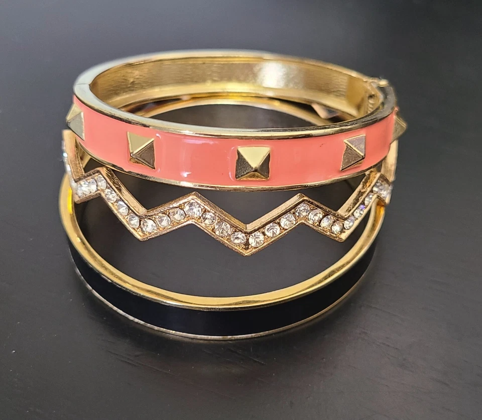 Juego de brazaletes y brazaletes Mudpie diamantes de imitación color coral esmalte Foto 2 de 4