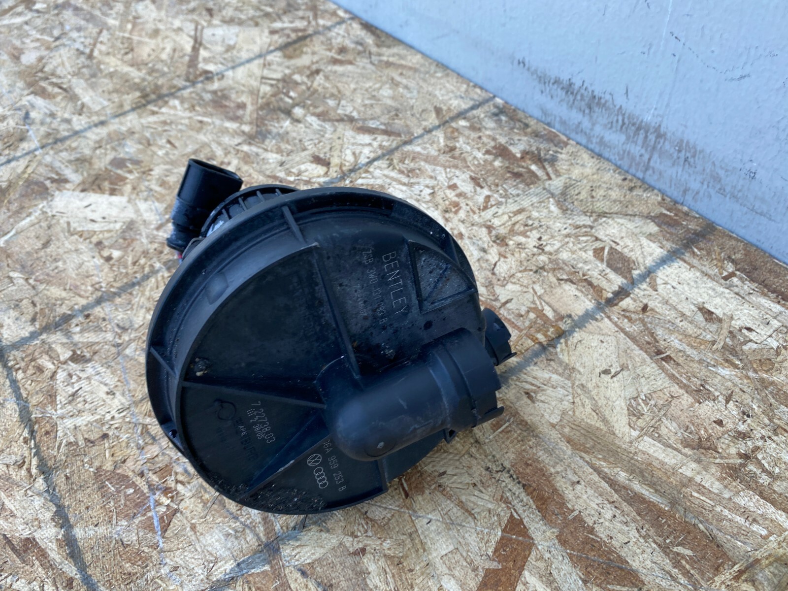 Bentley Continental GT 2005-2010 Secondary air pump