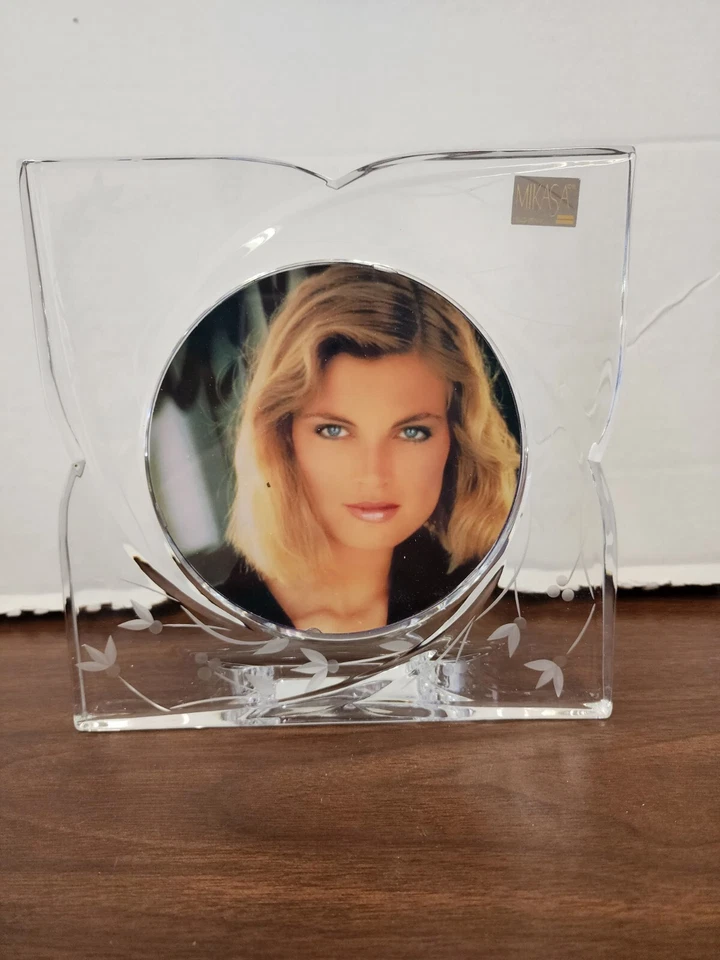 Marco de vidrio grueso floral esmerilado grabado Mikasa cuadrado 8" x 8" cuadro redondo Foto 2 de 4