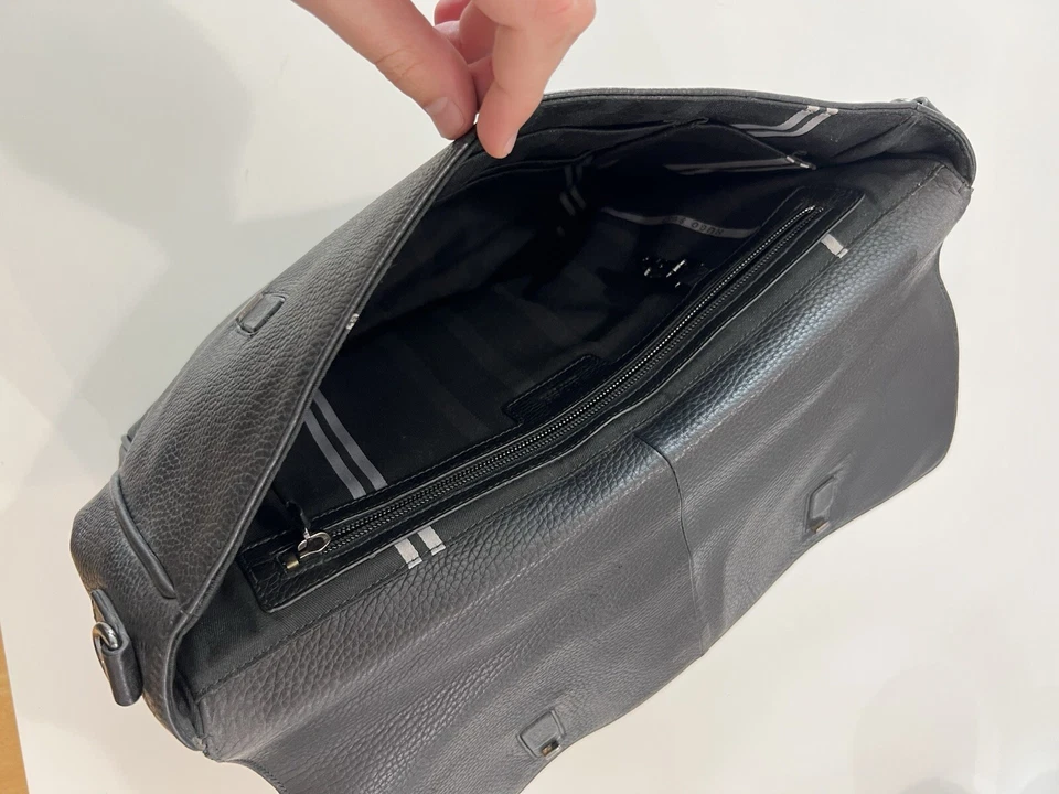 正品 PEBBLE 皮革 - HUGO BOSS 笔记本电脑包 — 第 4/4 张图片