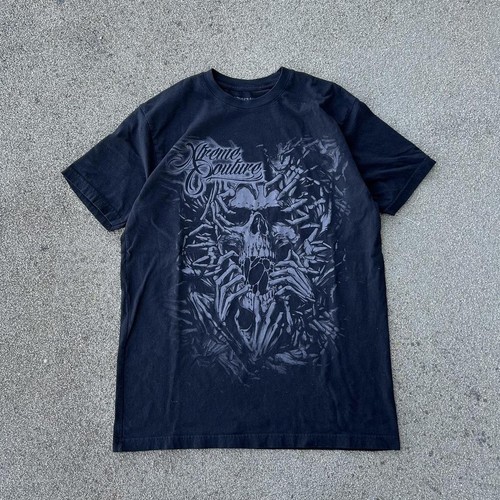 Xtreme Couture By Affliction Skull & Cross Bones Cotton Graphic T - Foto 14