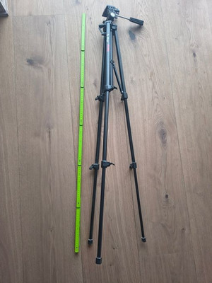 Hama Dreibein-Stativ Star 4,  3-Wege-Kopf Kamera-Stativ Foto-Stativ-Gebraucht