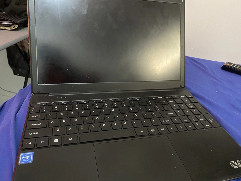 Evoo Laptop Ultra Thin 15.6 inch (256GB, Intel Core i7 6th Gen., 2.40GHz, 8GB) - Image 2 of 4